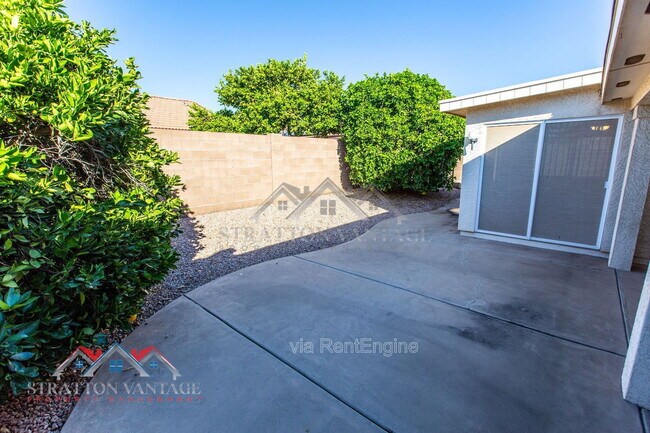 Building Photo - 10864 E Lindner Ave