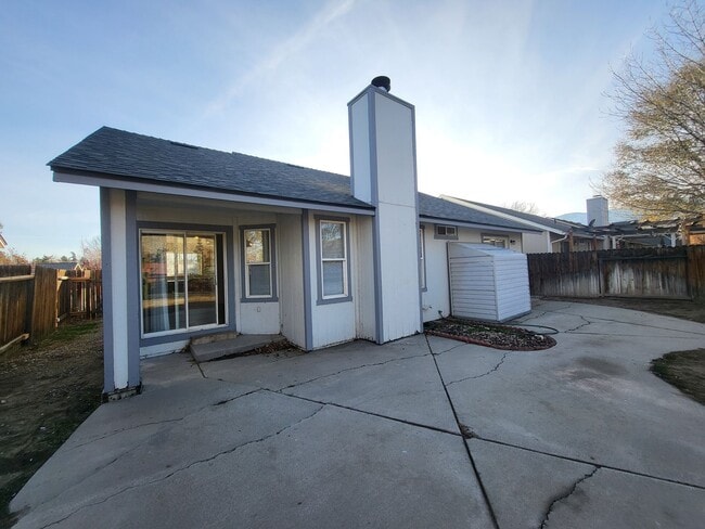 Building Photo - 246 E Gardengate Way