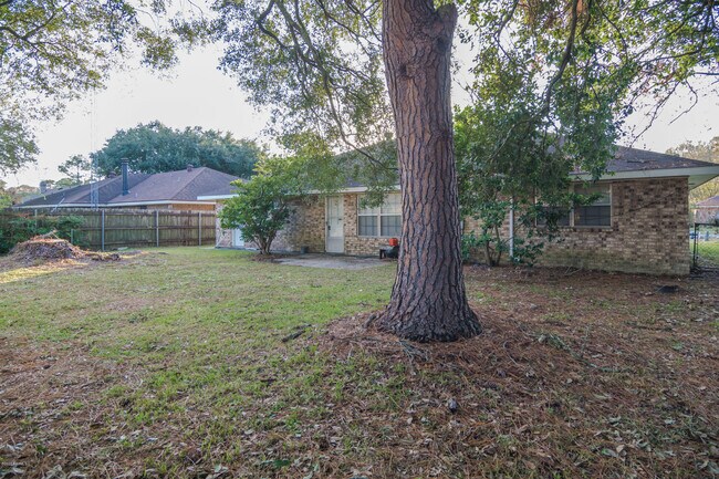 Building Photo - 111 Valencia Dr