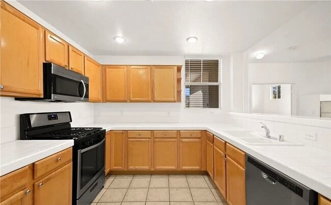 Building Photo - Two Bedroom Condo
