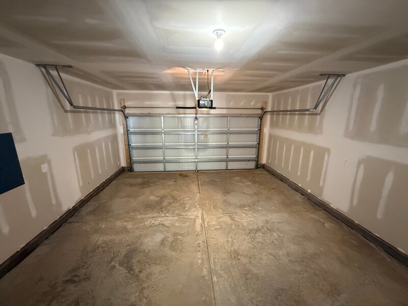 Building Photo - 1027 Winding Spg Dr