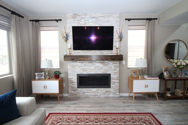 Building Photo - Amazing 4bdrm home in Forest Lakes