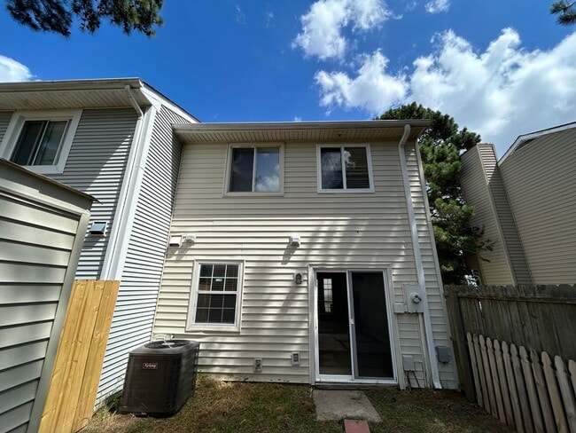 Building Photo - ? Move-In Ready 3BR Townhome | Ask About Our ZERO Deposit! ?
