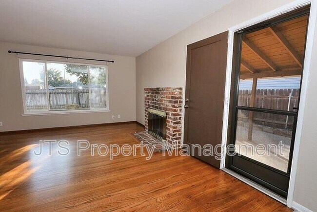 Building Photo - 10624 Chardonay Dr
