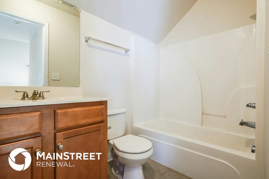 Building Photo - 1351 Lone Oak Rd