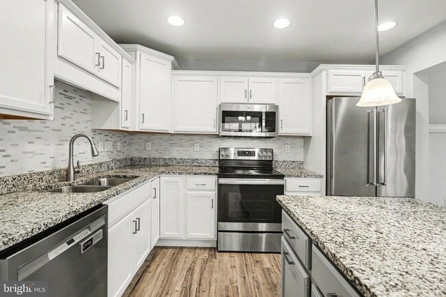 Building Photo - 8110 Kelly Dr