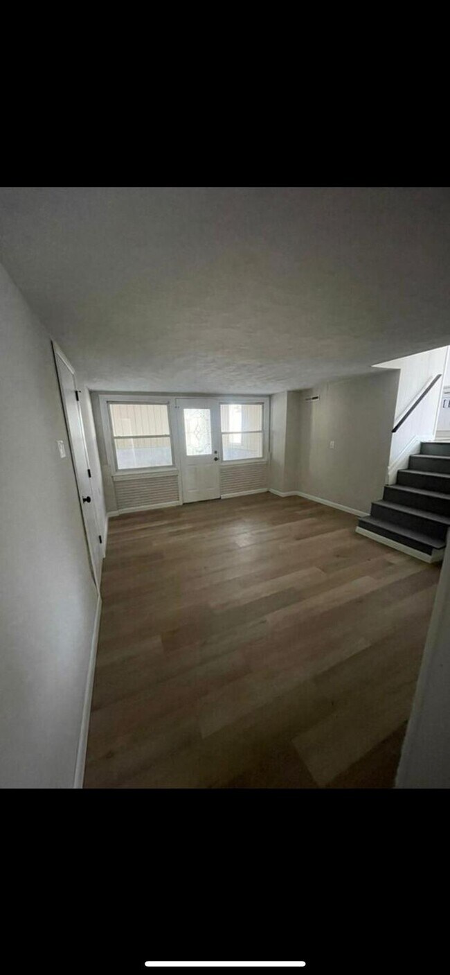 Building Photo - 206 Ava Ave