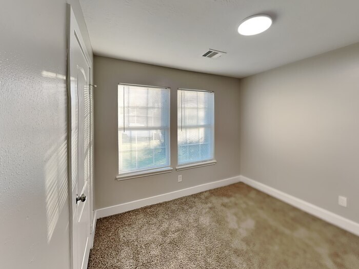 Building Photo - 430 Fishawk Way