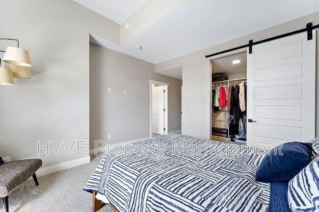 Building Photo - 2869 W Parkside Pl