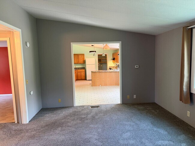Building Photo - 3-bedroom 2 bath house in Springfield!