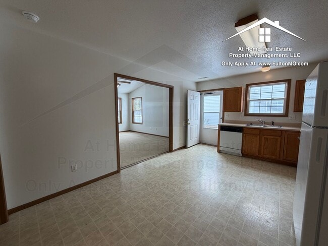 Building Photo - Gates Boulevard 2629–2631 Duplex