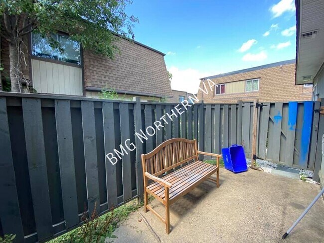 Building Photo - 3866 Manzanita Pl