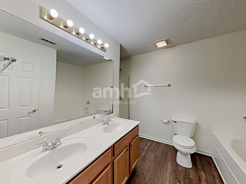 Building Photo - 3521 Chandler Cove Way