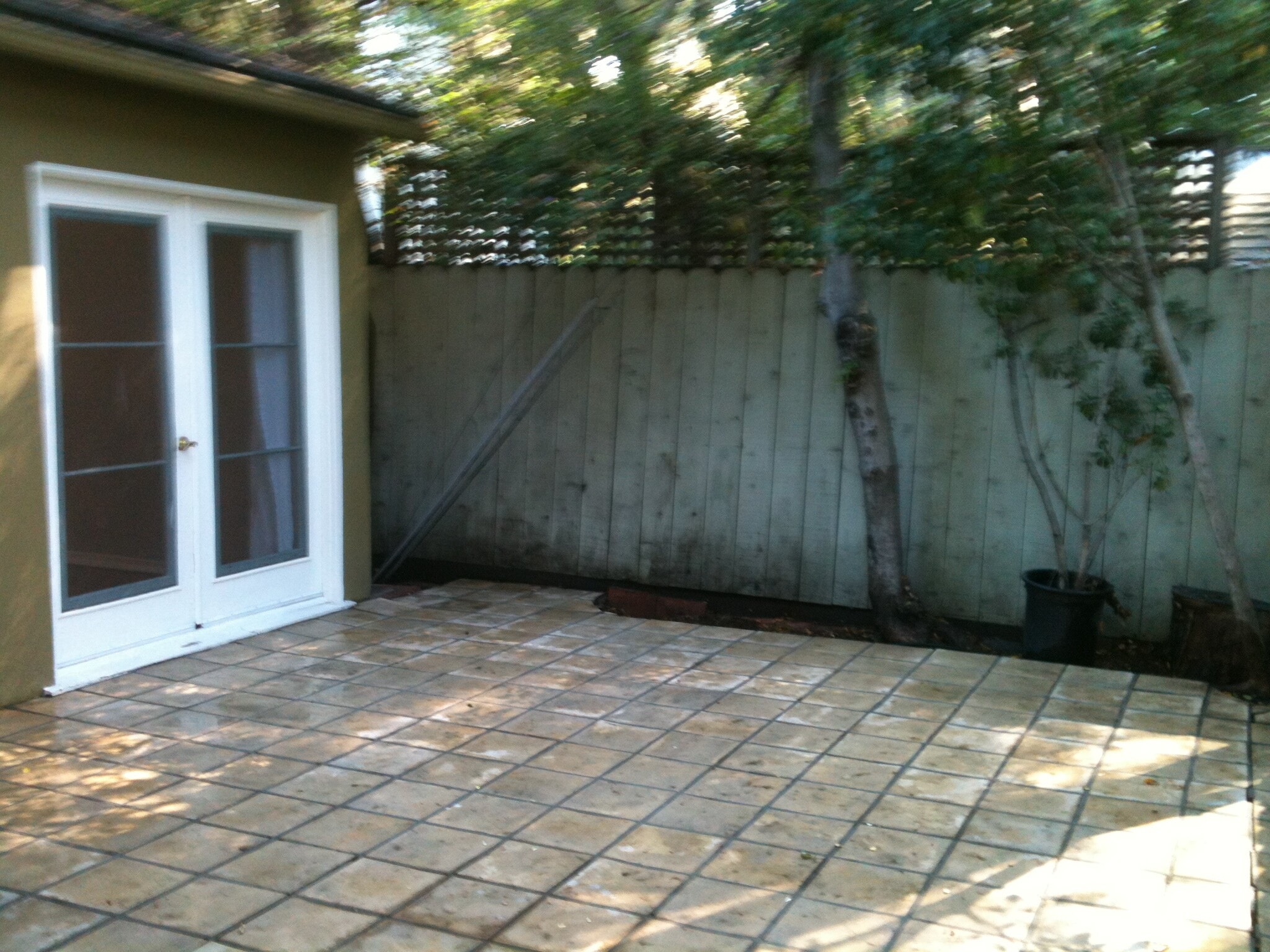 Patio doors lead to living room - 11425 Cashmere St