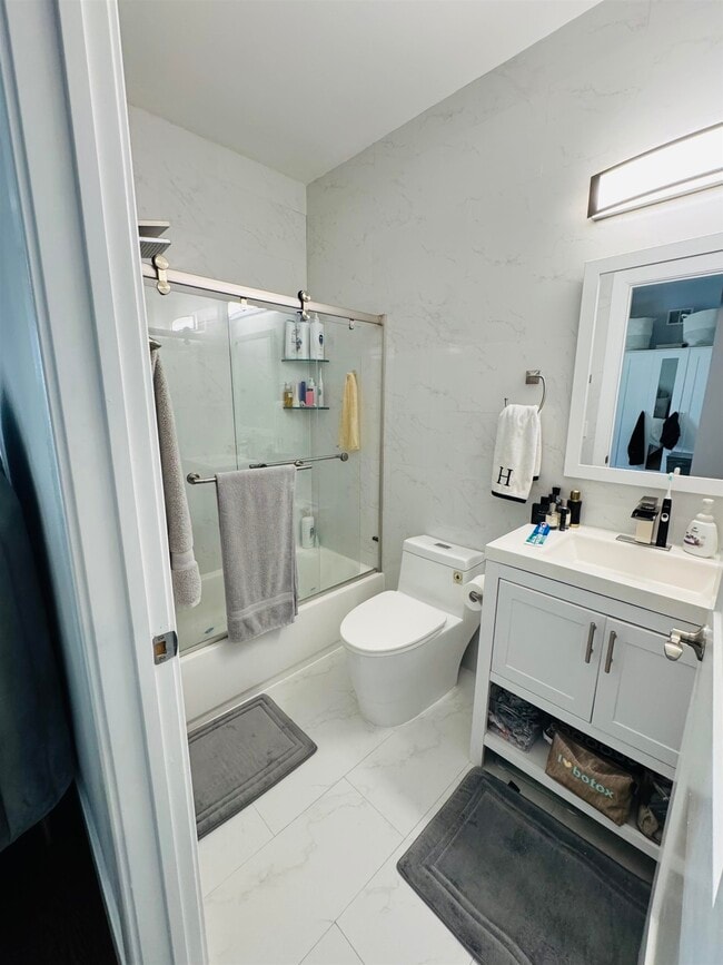 Building Photo - 114 Bleecker St