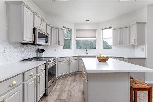 Building Photo - 24718 Crescent Run