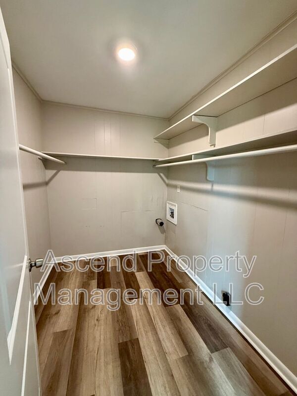 Building Photo - 203 N St Marks Ave