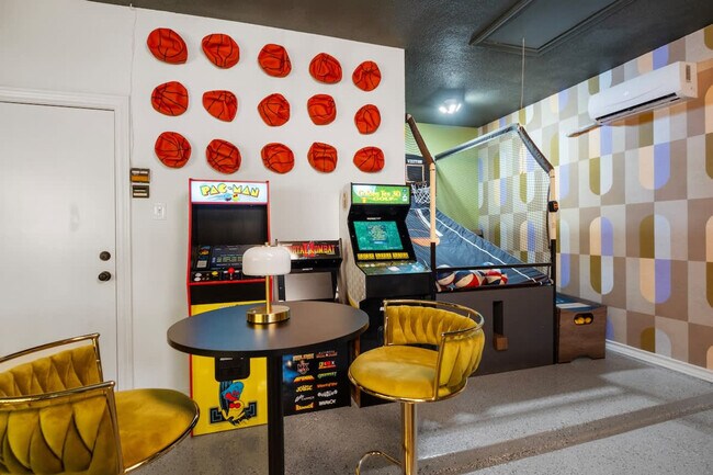 Building Photo - 13702 Yellow Oak Cir