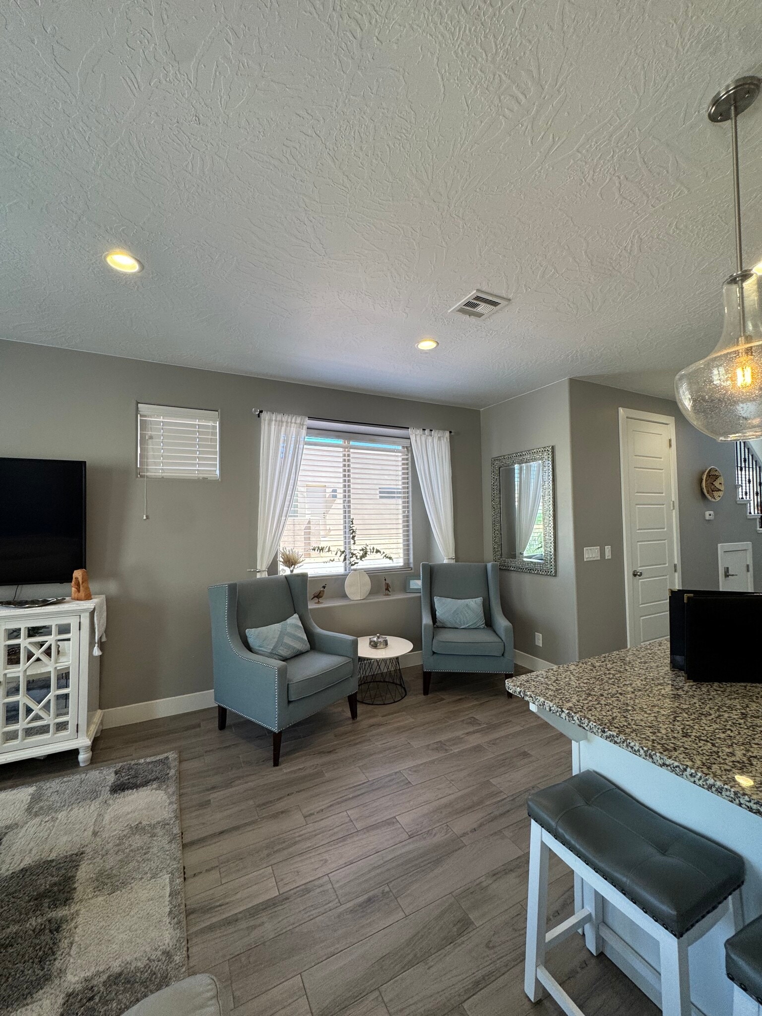 Building Photo - 1610 W Canyon Tree Dr