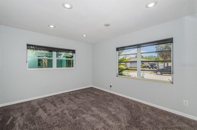 Building Photo - 408 S Aurora Ave