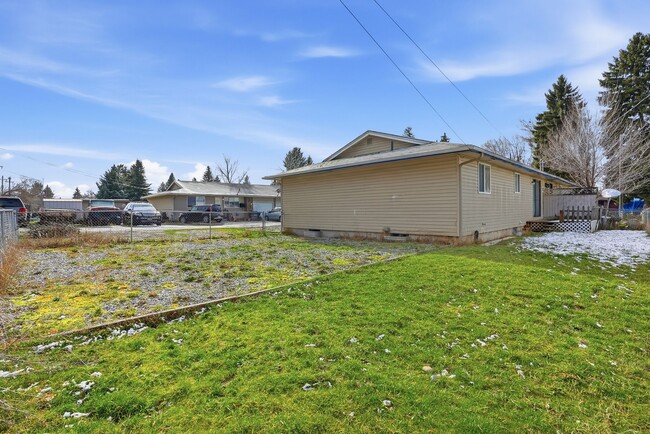 Building Photo - 1916 N 8th St