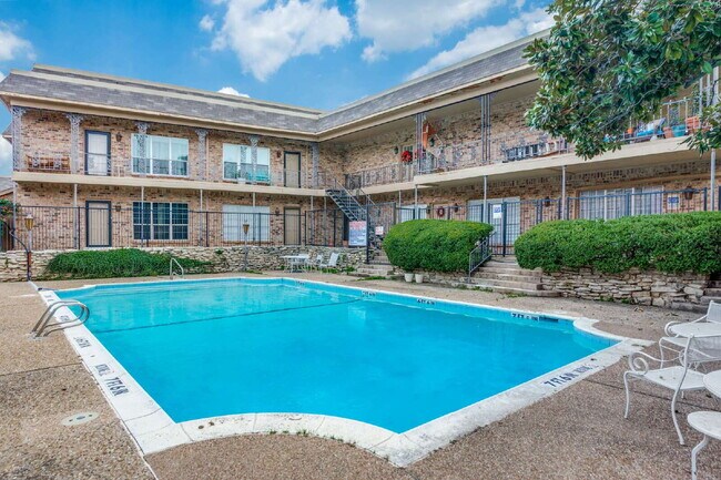 Building Photo - Royal Orleans 1-Bed Condo Retreat in Tanglewood