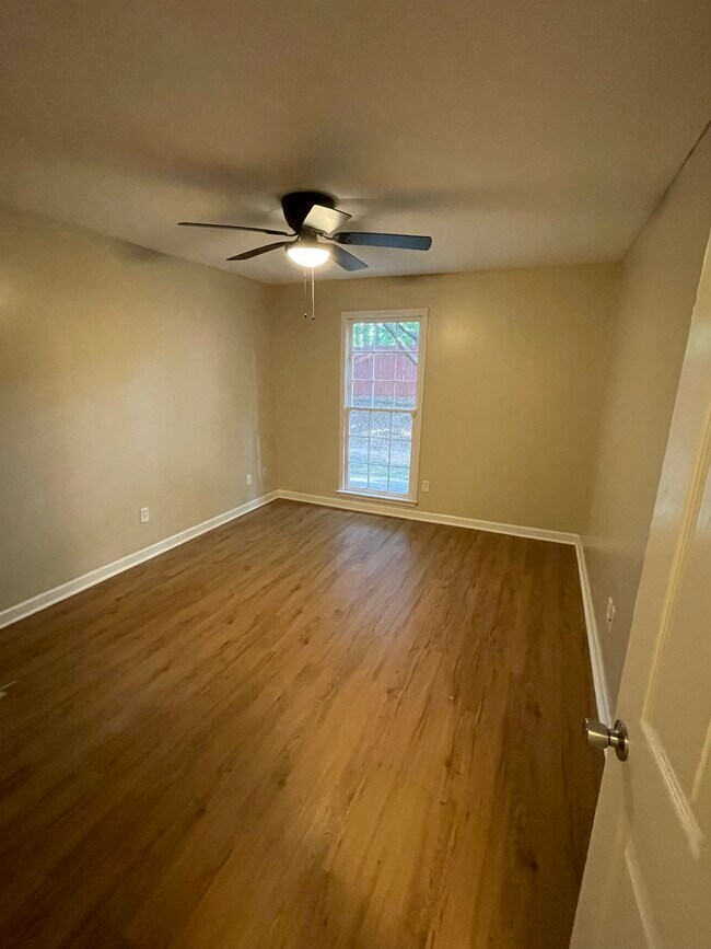 Building Photo - 1166 Booth Rd SW