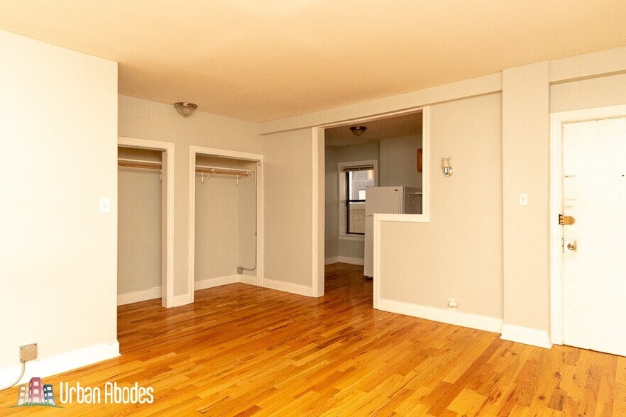 Building Photo - 1337 N Dearborn St