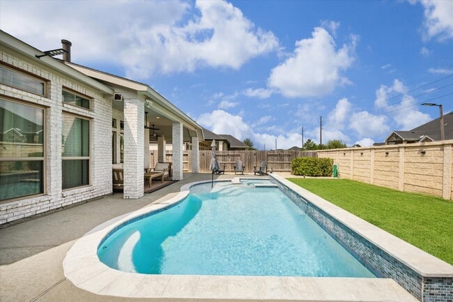 Building Photo - 28710 Wildthorne Ct