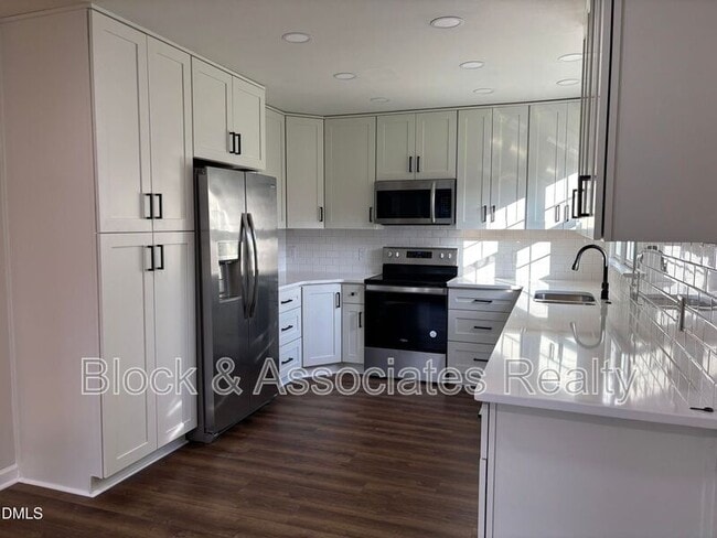 Building Photo - 170 Devin Dr