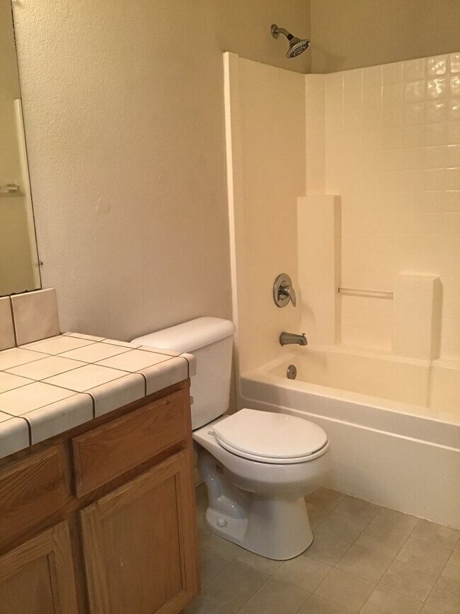 Building Photo - Condo in Diamond Springs