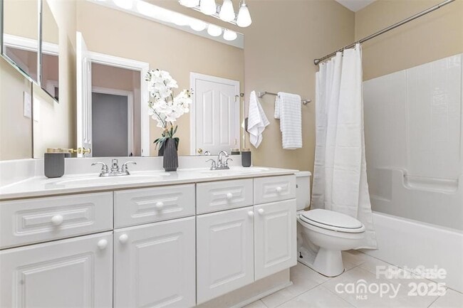 Building Photo - 3439 12 Oaks Pl