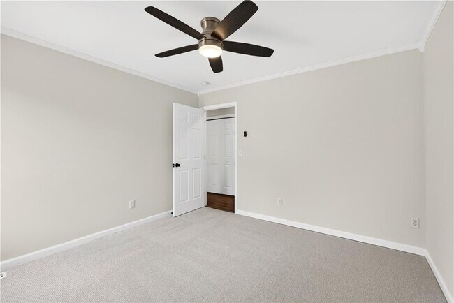 Building Photo - 4933 Dana Dr NE