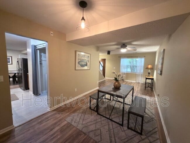Building Photo - 264 Orchard Hill Dr