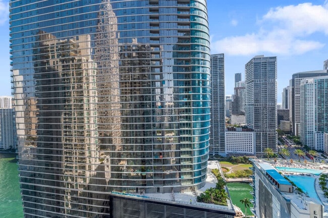 Building Photo - 298 SE 2nd Ave