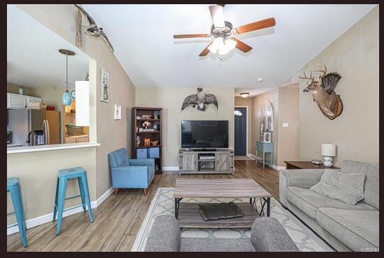 Building Photo - 2309 Greenleaf Dr