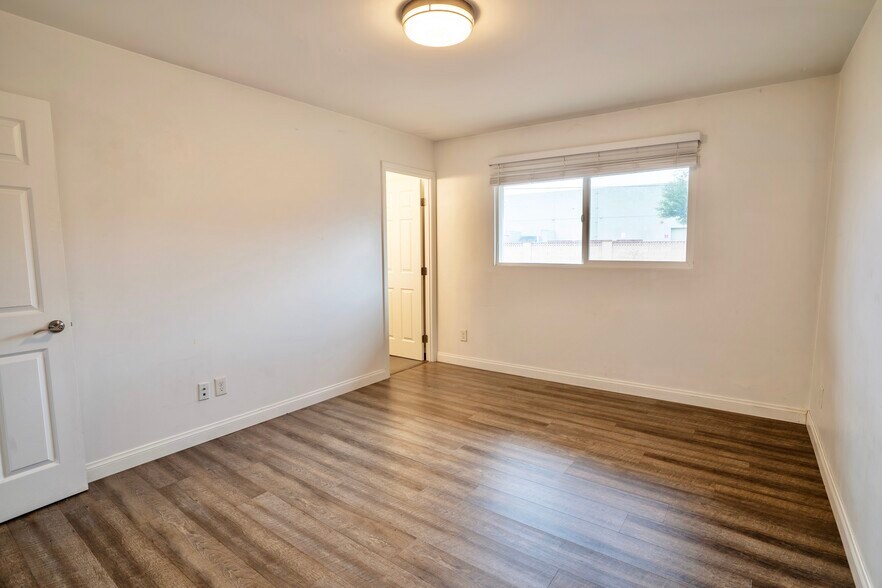 Master 2 Bedroom - 1728 E Laguna Dr