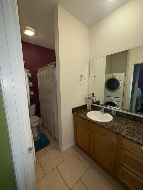 Building Photo - 1131 Century Oaks Dr