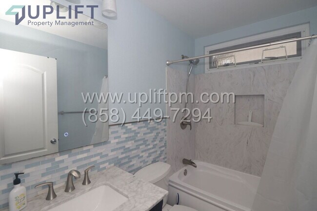 Building Photo - 9429 Calle Del Lago