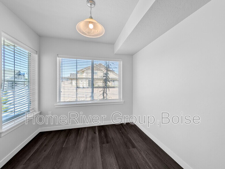 Building Photo - 857 E Travel Ln