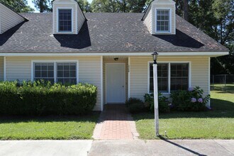 Building Photo - 3 Bedroom at Countryside