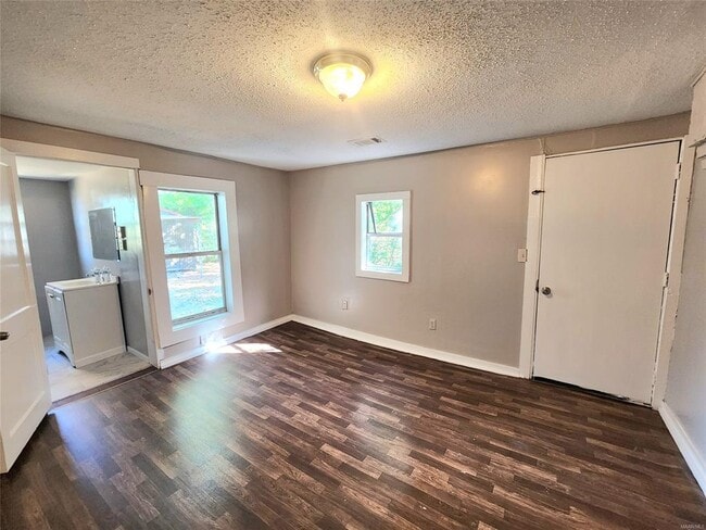 Building Photo - 210 W Osceola St