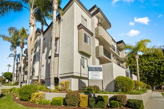 Building Photo - Laurel Canyon, 4500