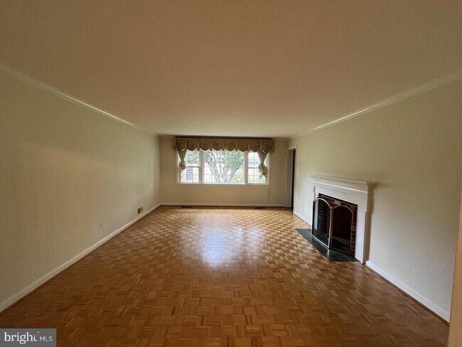 Building Photo - 6301 Evermay Dr