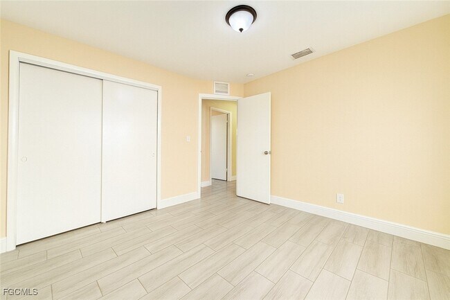 Building Photo - 5453 Eleventh Ave