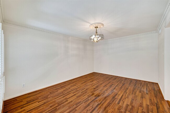 Building Photo - 6222 Creekbend Dr