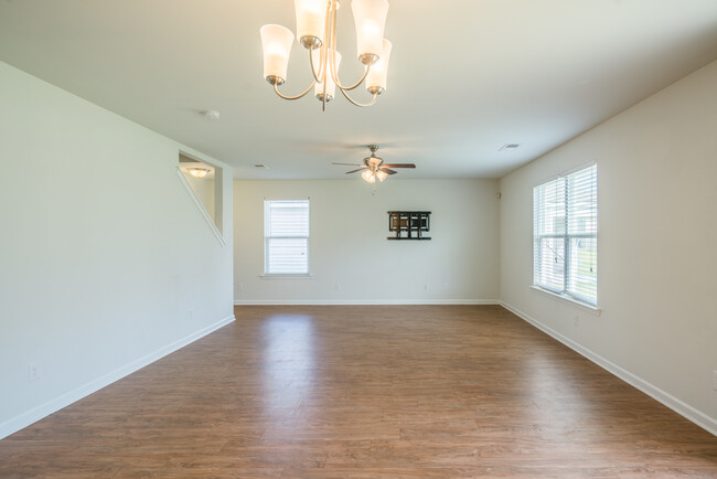 Building Photo - 135 Davila St