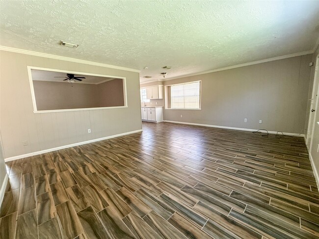 Building Photo - 2906 Quail Valley E Dr