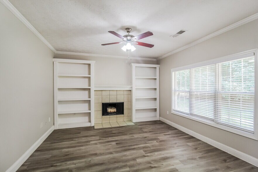 Building Photo - 375 Wisteria Blvd