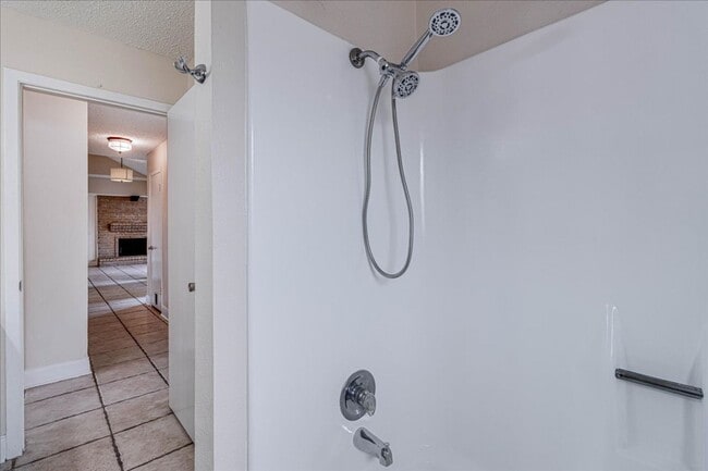 Building Photo - 985 Crossbill St